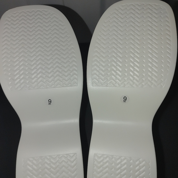 Effortless Style with White Platform Sandals Size 9 - Picture 6 of 8